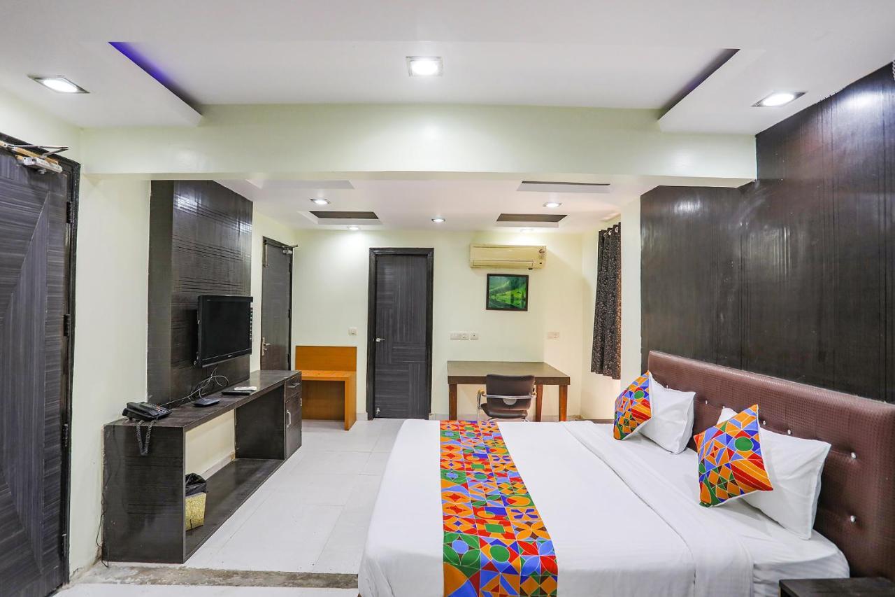 Fabhotel Trio Continental Patel Nagar New Delhi Exterior photo
